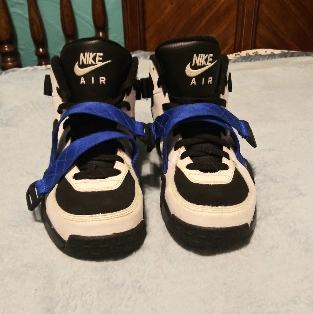 Nike Air Raid gym shoes